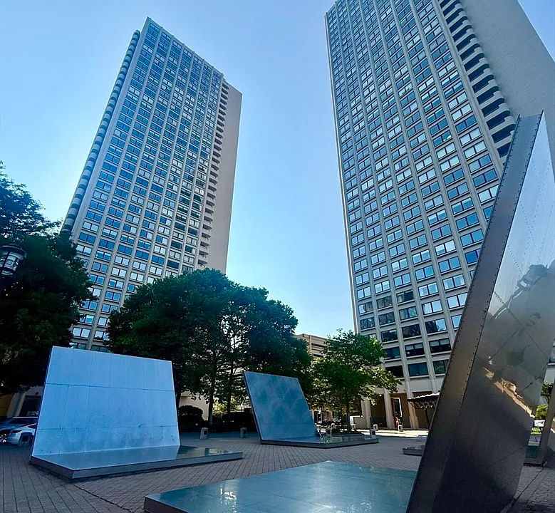 65 E India Row #10G