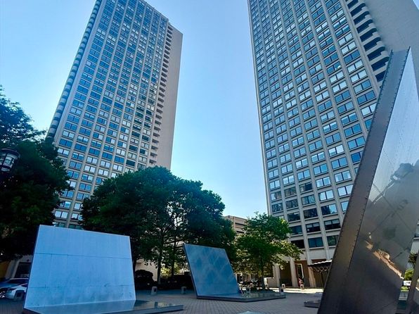 65 E India Row APT 10G