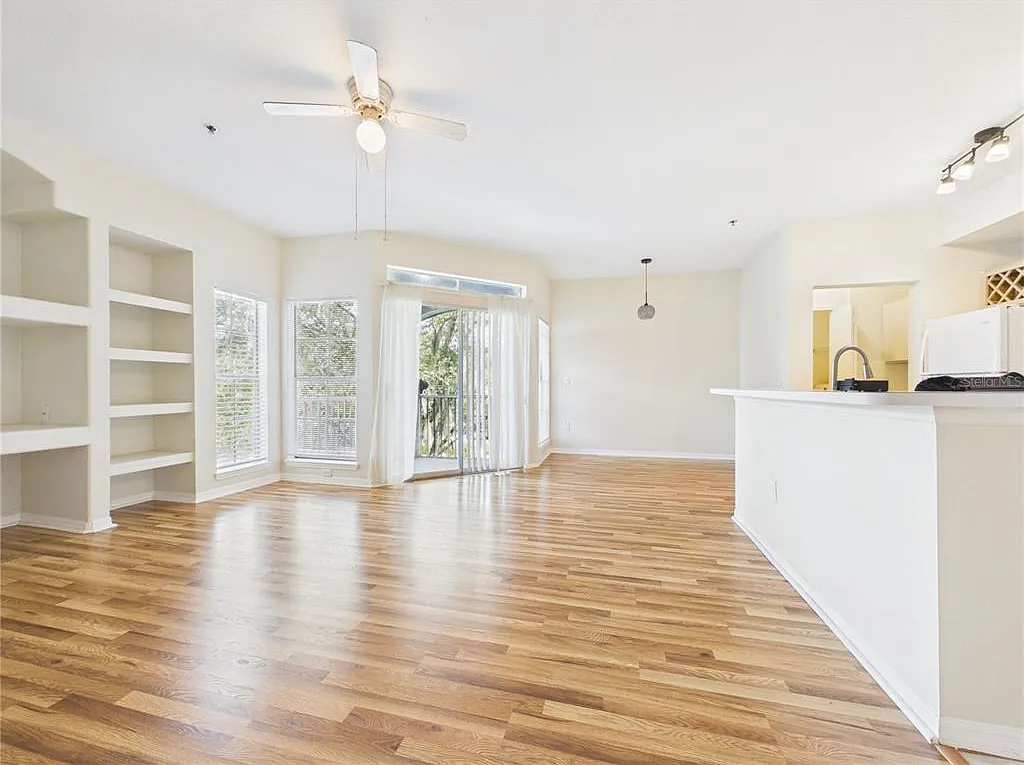 2 bed, 2.0 bath, 1113 sqft, $1,600 — Photo 2