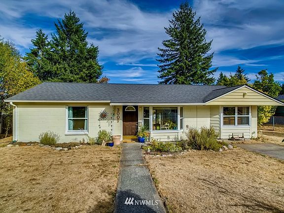 Large yard both front and back