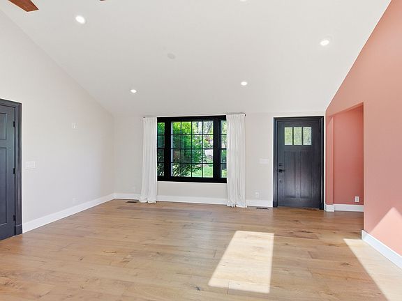4th image of 156 Lakeside Park Dr