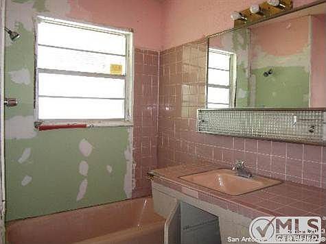 4th image of 1211 Drury Ln