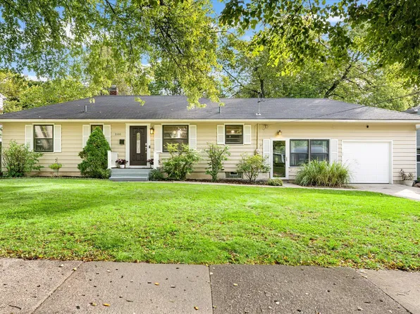2100 Cambridge Dr SE, Grand Rapids, MI 49506