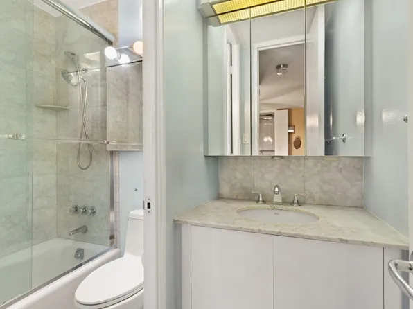 300 East 40th Street image 5 of 12