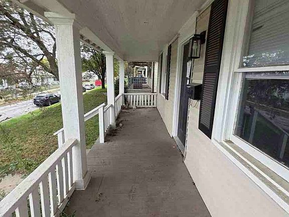 4th image of 3913 Terrace Ave