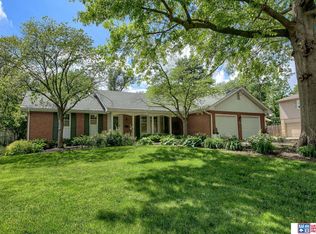 1735 Skyline Dr, Lincoln, NE 68506
