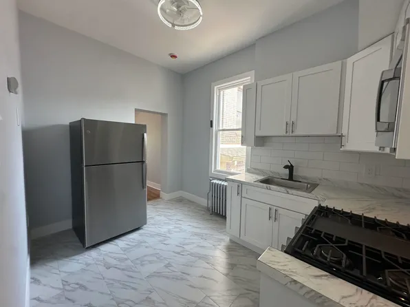 707 New York Avenue image 1 of 12