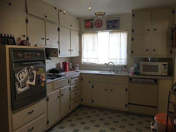 3rd image of 2903 Dawn Ave