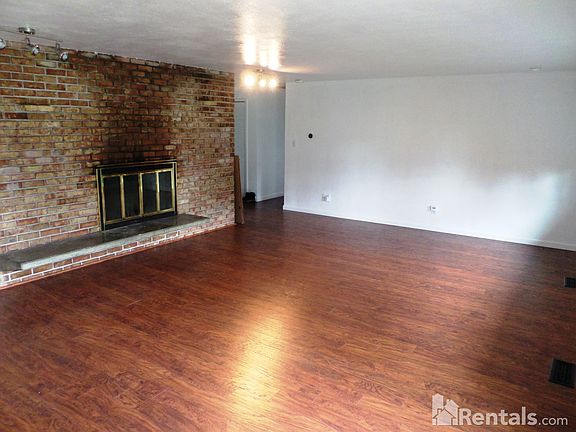 5th image of 2314 Trillium St SE