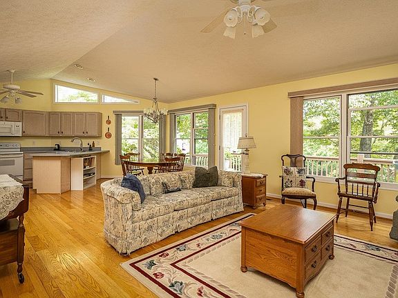 4th image of 111 Bethel Ln