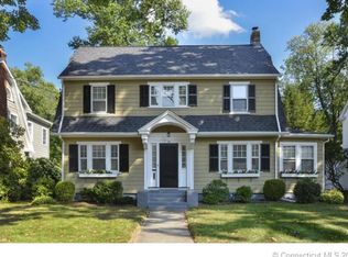 26 Foxcroft Rd, West Hartford, CT 06119
