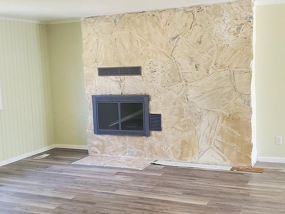 4th image of 96 Forest Dr #1