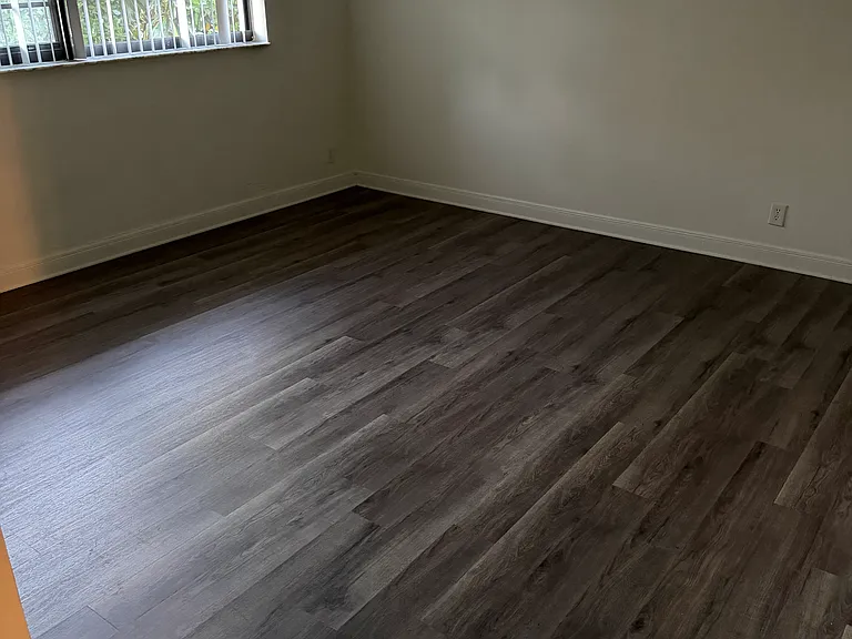 Sunset Square Apartments — Photo 14
