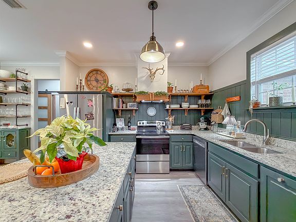 5th image of 100 Robin Ln