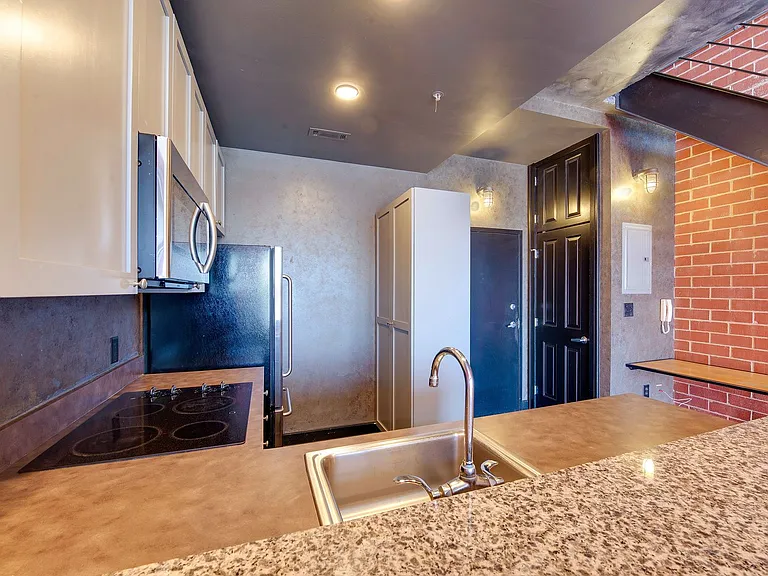 710 W Trade St #312 — Photo 5
