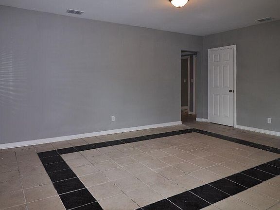 3rd image of 1079 Crestdale St