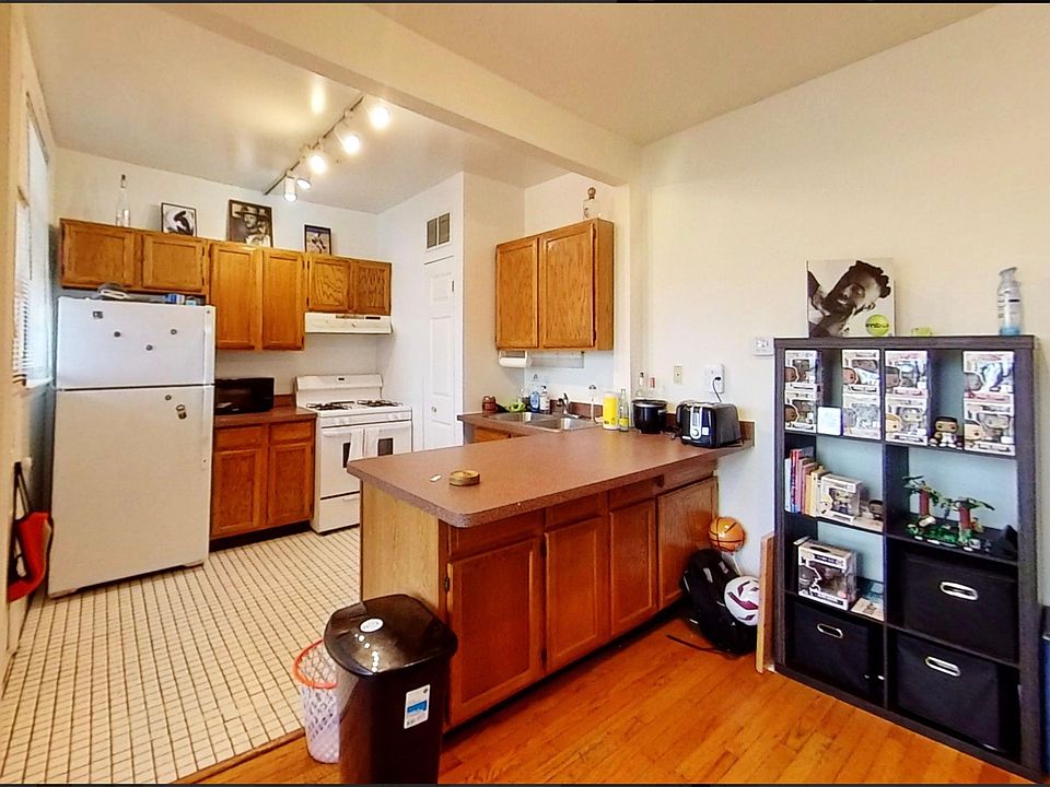 ISLAND KITCHEN TO DINE/OFFICE