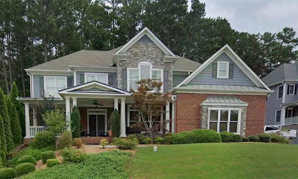 230 Thorncliff Way