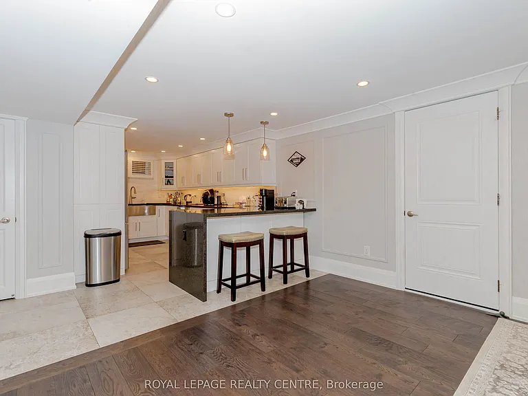 326 Slade Cres #LOWER — Photo 3