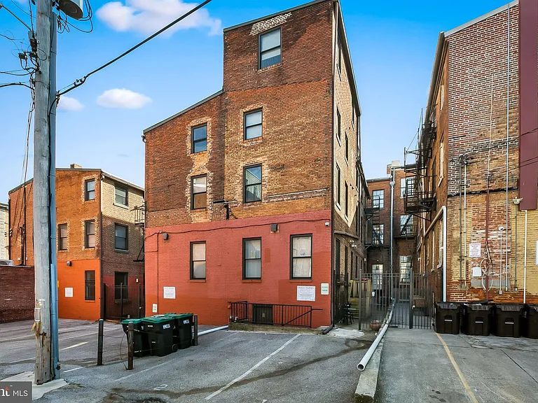 18 E Madison St #4 — Photo 36