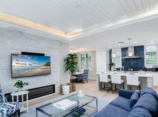930 9th St S, Naples, FL 34102