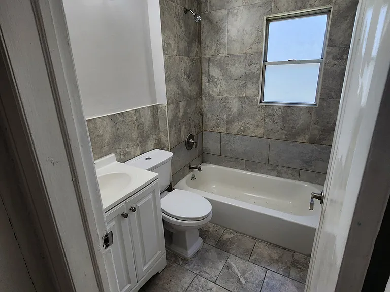 122 Moffatt Ave — Photo 17