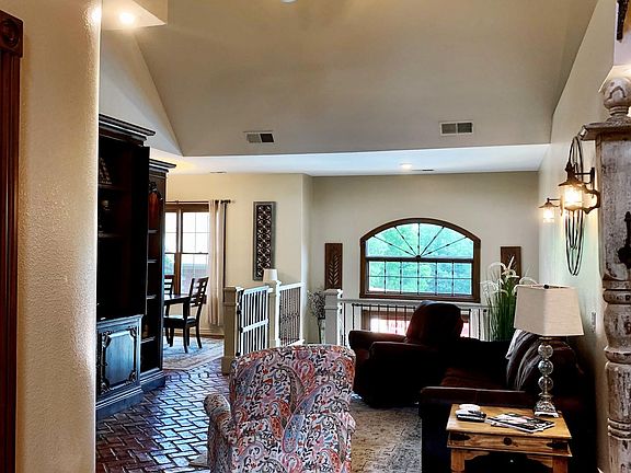 5th image of 1006 W Cory St