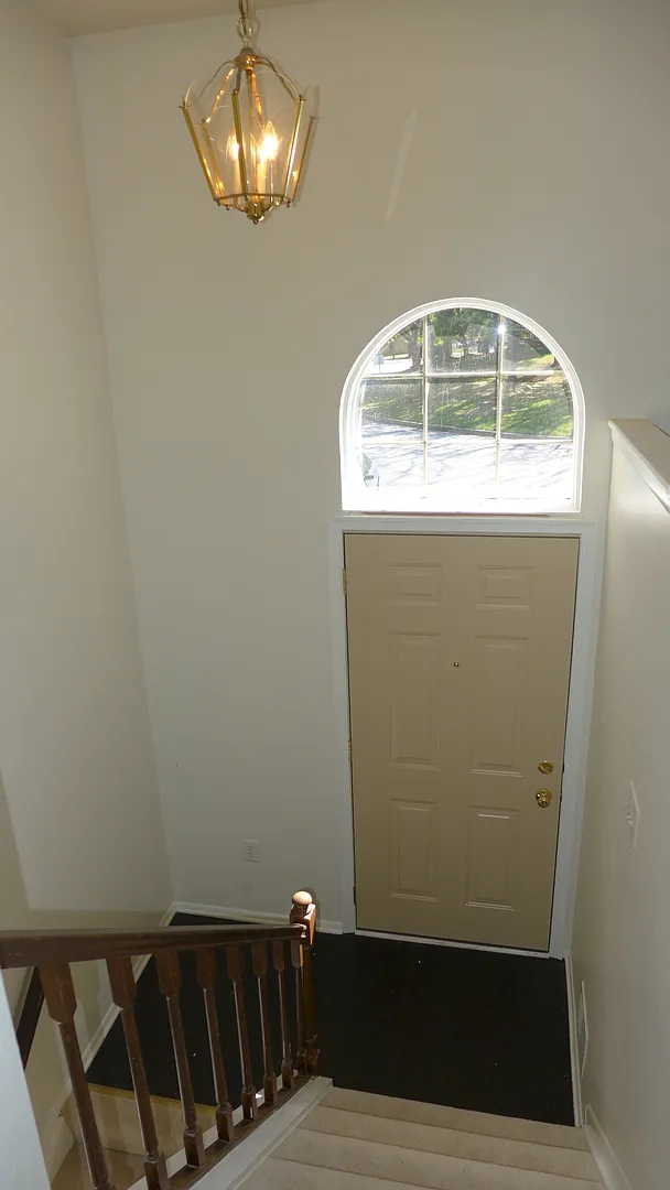 Spacious 4bd 3.5bth Brick-Front Townhome in The Lakes — Photo 2