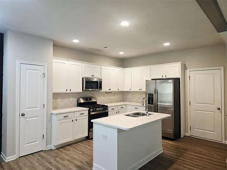213 N Fortune Way — Photo 7