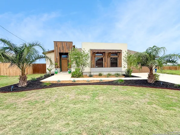 1208 Devine, Devine, TX 78016