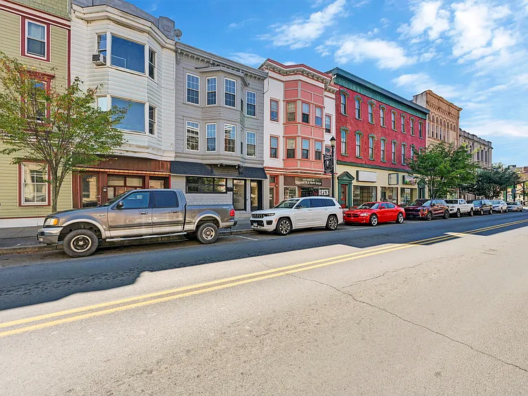 128 E Broad St #B — Photo 4