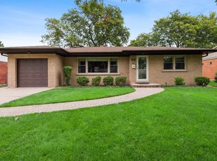 230 E Lahon St, Park Ridge, IL 60068