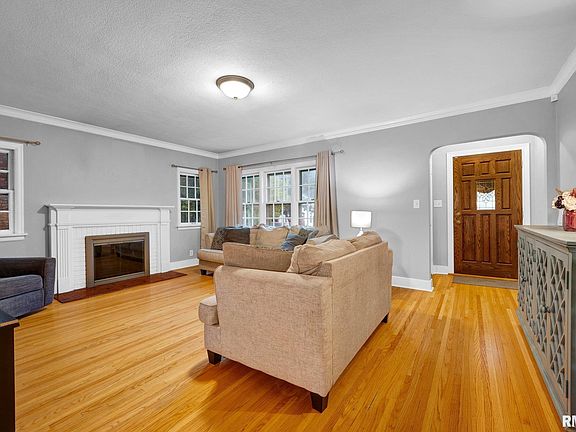 3rd image of 405 W Forrest Hill Ave