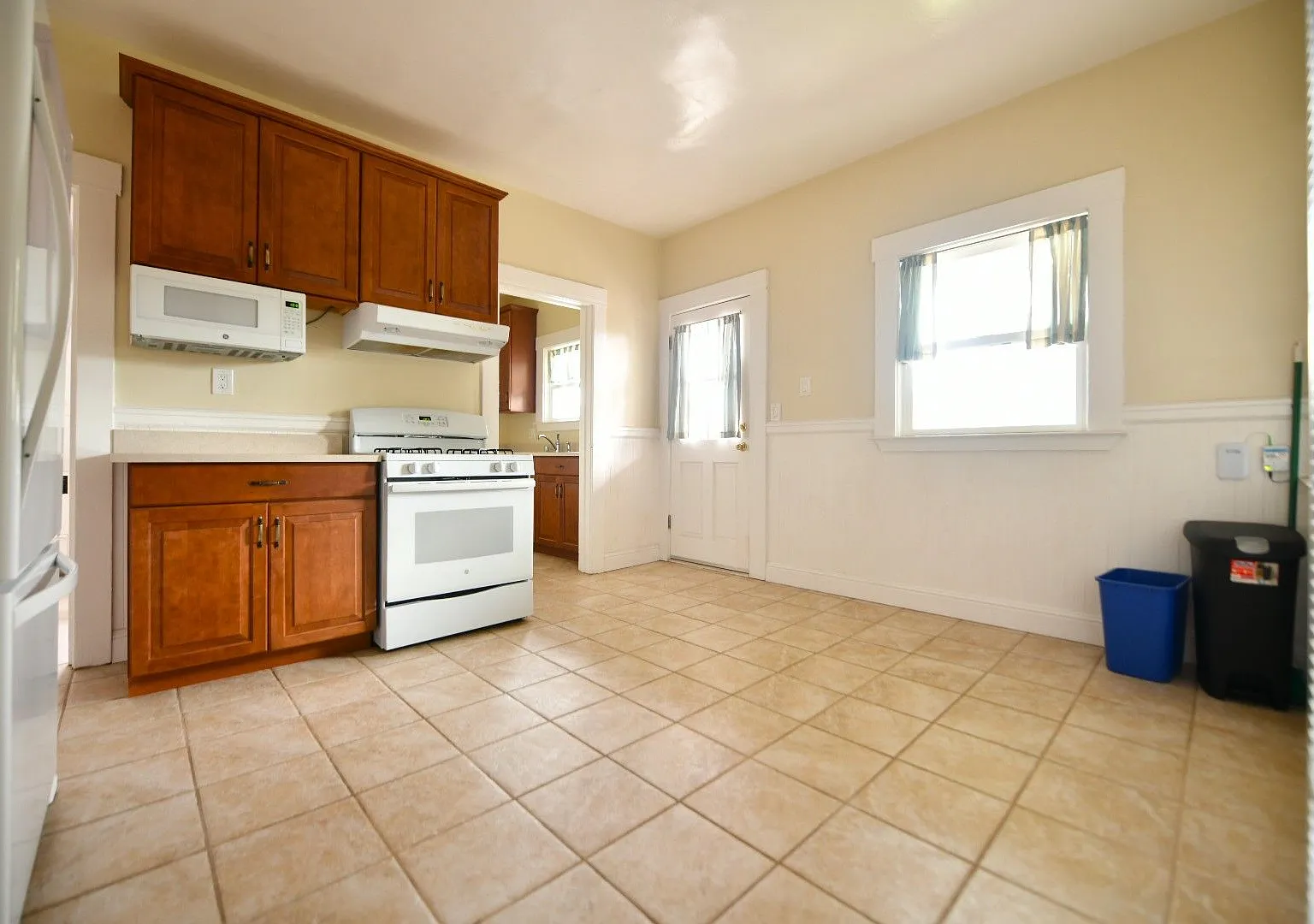 1p716 - 3055-3061 Adeline Street — Photo 3