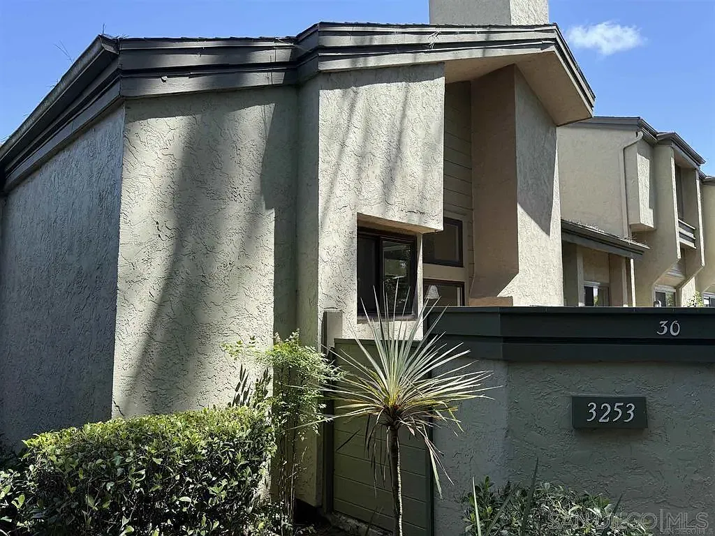 Eastbluff — Photo 2