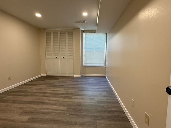 3rd image of 52 Shrewsbury Green Dr Unit D