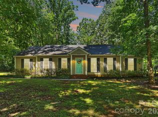 605 Silversmith Ln, Charlotte, NC 28270