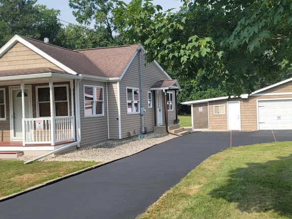 8328 Lovers Ln, Portage, MI 49002