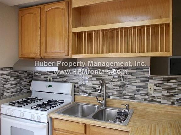 2nd image of 139 Pine St APT 4