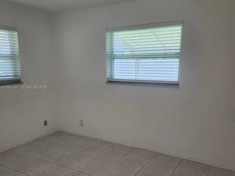 2710 NW 52nd Pl — Photo 11