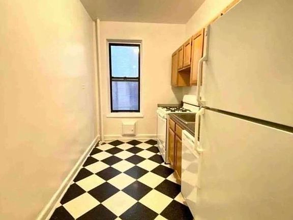 4th image of 25 Eastern Pkwy #6EE