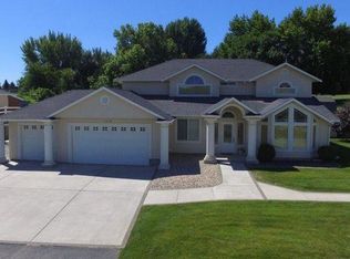 215 S Bermuda Rd, Kennewick, WA 99338