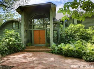 2465 Oak Ridge Trl NE, Grand Rapids, MI 49525