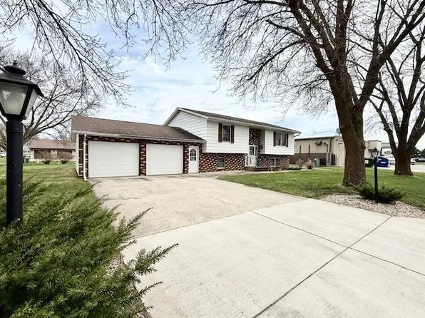 14 1st St NW, Fairfax, MN 55332