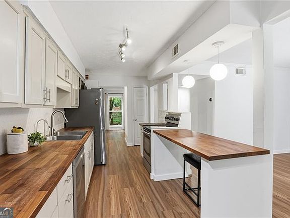 2nd image of 5056 Meadow Ln #5056