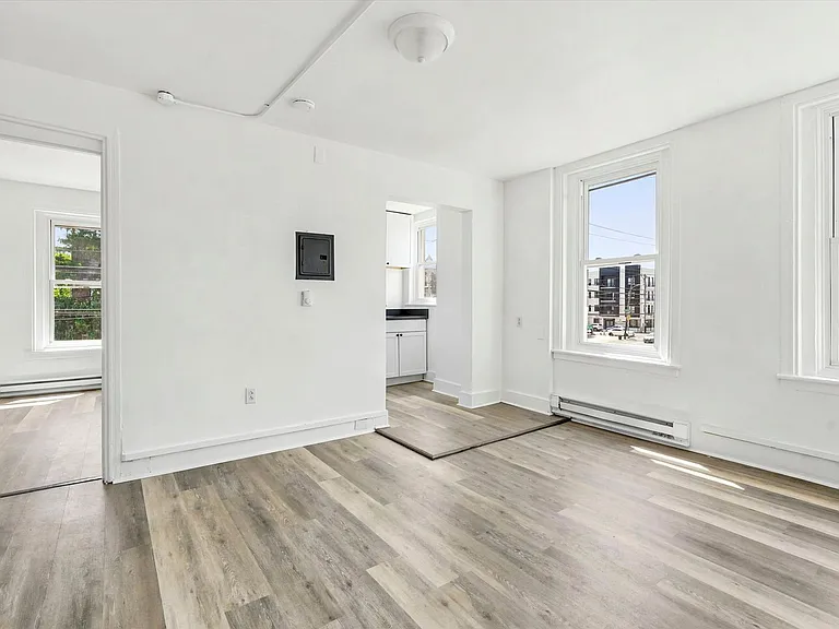914 Belmont Ave — Photo 11