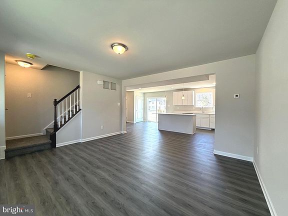 3rd image of 804 Chapel Dr