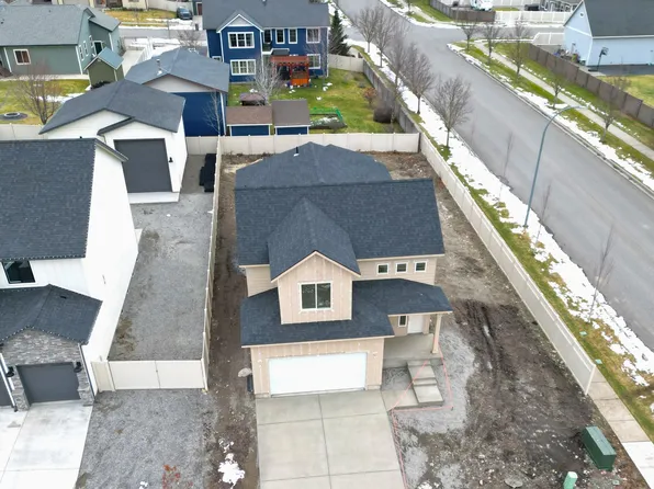 6760 W Portrush Dr, Rathdrum, ID 83858