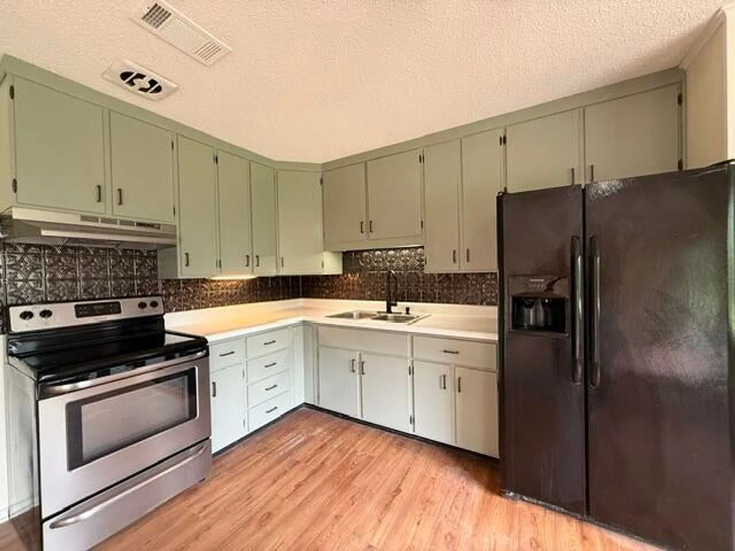 1107 Spruce Street — Photo 3