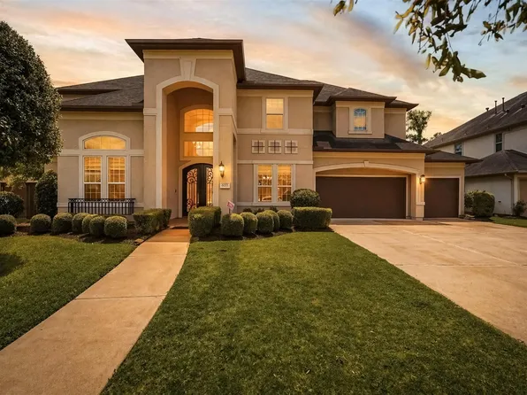 6011 Abercombie Ln, Sugar Land, TX 77479